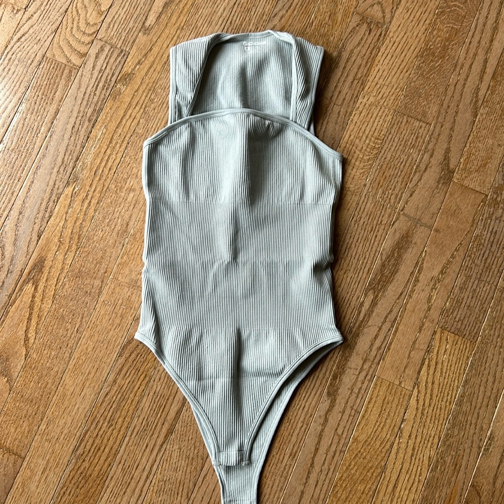 Women’s bodysuit size small